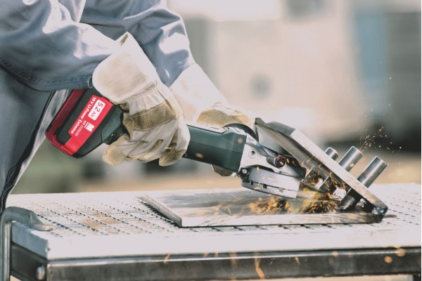 Акумуляторна болгарка з плоским корпусом редуктора Metabo WF 18 LTX 125 Quick 2х5.5 Аг (601306660) фото 4