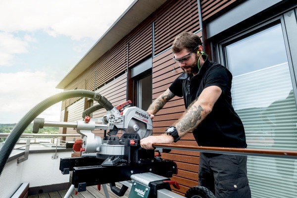 Акумуляторна торцювальна пила Metabo KGS 18 LTX BL 216 (614216650) фото 4