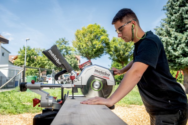 Акумуляторна торцювальна пила з протяжкою Metabo KGS 18 LTX BL 305 2х8.0 Аг (614305810) фото 3