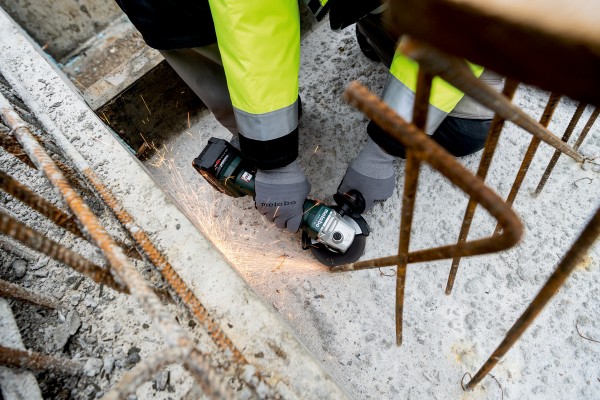 Акумуляторна болгарка Metabo W 18 L 9-125 Quick 3х4.0 Аг (602249960) фото 5