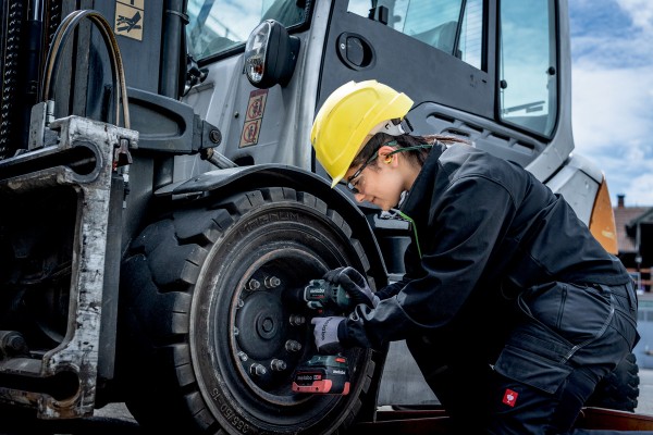 Акумуляторний ударний гайкокрут Metabo SSW 18 LTX 800 BL + 2 АКБ і ЗП в кейсі (602403650) фото 3