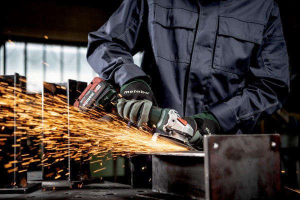 Акумуляторна кутова шліфмашина Metabo WB 18 LT BL 11-125 QUICK + 2 АКБ 8 Аг із ЗП і METABOX 165 L (613054810) фото 5