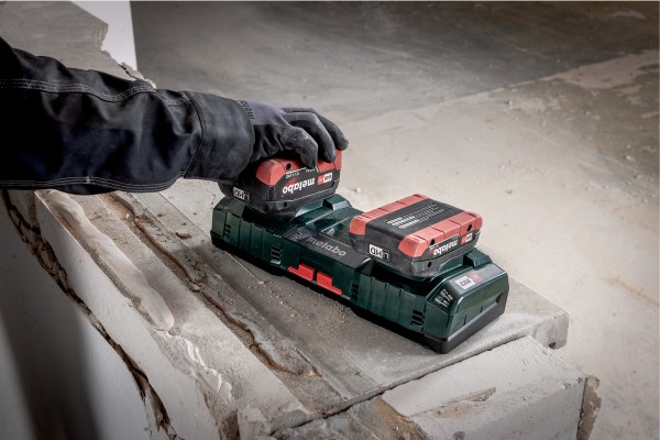 Комплект акумуляторних батарей Metabo LiHD 18 В 4х8.0 Аh із зарядним пристроєм у кейсі (685135000) фото 1