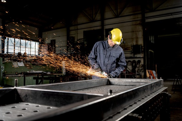 Акумуляторна кутова шліфувальна машина Metabo WVB 18 LT BL 11-125 QUICK + 2 АКБ 5.5Аг з ЗП і кейсом METABOX 165 L (613057660) фото 5