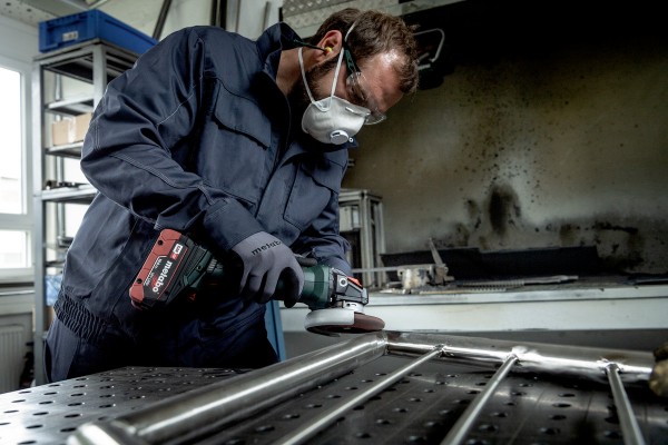 Акумуляторна кутова шліфувальна машина Metabo WVB 18 LT BL 11-125 QUICK INOX (613091850) фото 3