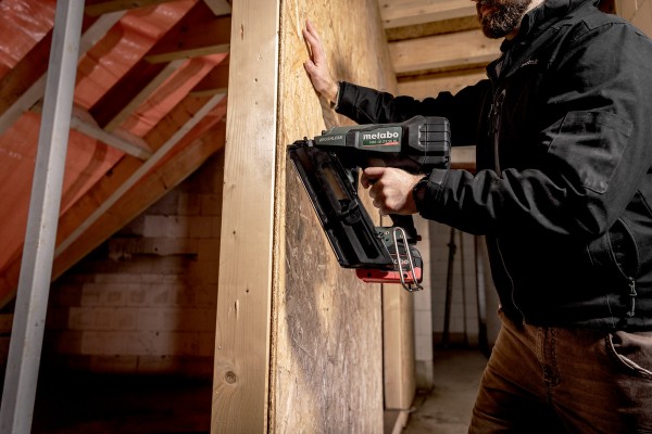 Акумуляторний цвяхозабивач Metabo NFR 18 LTX 90 BL + 2 АКБ і ЗП в кейсі (612090800) фото 7