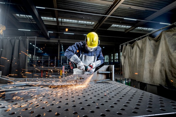 Акумуляторна кутова шліфувальна машина Metabo WVB 18 LTX BL 15-125 QUICK + 2 АКБ 5.5 Аг із ЗП і кейсом METABOX 165 L (601731660) фото 3