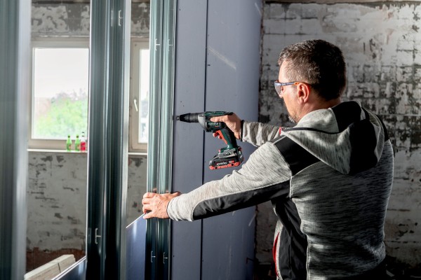Акумуляторный шурупокрут для гіпсокартону Metabo TBS 18 LTX BL 5000 2х4 Aг + Speed Fix 57 (620063540) фото 1