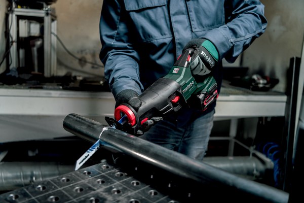 Акумуляторна шабельна пила Metabo SSEP 18 LT каркас в кейсі (601616840) фото 1