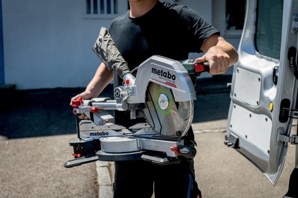 Акумуляторна торцювальна пила з протяжкою Metabo KGS 18 LTX BL 305 2х8.0 Аг (614305810) фото 5