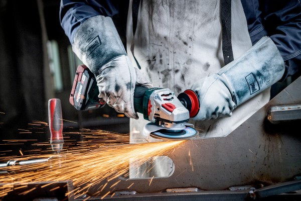 Акумуляторна кутова шліфмашина Metabo WB 18 LTX BL 15-125 QUICK + 2 АКБ 5.5 Аг з ЗП і кейсом METABOX 165 L (601730660) фото 2