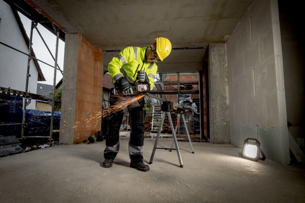 Акумуляторна кутова шліфмашина Metabo WPB 18 LT BL 11-125 QUICK (613059850) фото 4