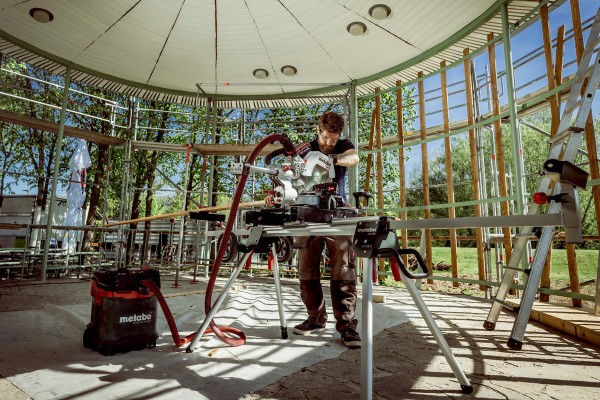 Акумуляторна торцювальна пила з протяжкою Metabo KGS 18 LTX BL 254 2х5.2 Аг (614254650) фото 3