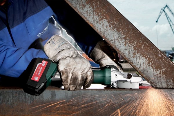 Акумуляторна болгарка з плоским корпусом редуктора Metabo WF 18 LTX 125 Quick 2х5.5 Аг (601306660) фото 3