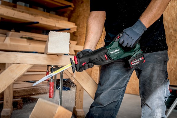 Акумуляторна шабельна пила Metabo SSEP 18 LT каркас в кейсі (601616840) фото 3