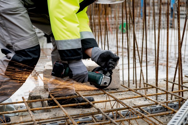 Акумуляторна кутова шліфувальна машина Metabo W 18 L 9-125 в кейсі (602247860) фото 7