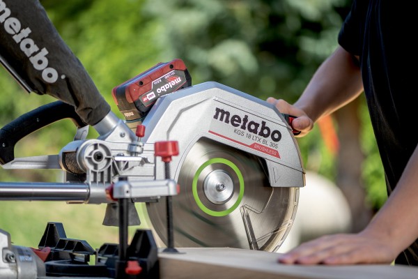 Акумуляторна торцювальна пила з протяжкою Metabo KGS 18 LTX BL 305 2х8.0 Аг (614305810) фото 2