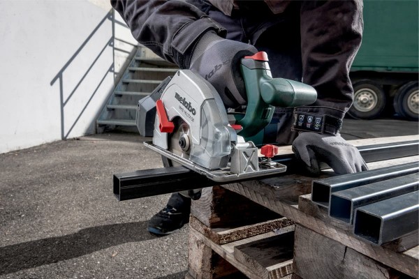 Акумуляторна ручна дискова пила по металу Metabo MKS 18 LTX 58 (600771840) фото 1