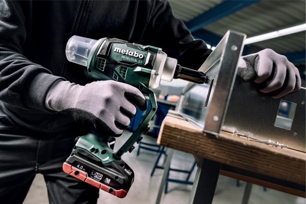 Акумуляторний заклепувальний пістолет Metabo NP 18 LTX BL 5.0 2х2.0 Аг (619002500) фото 2